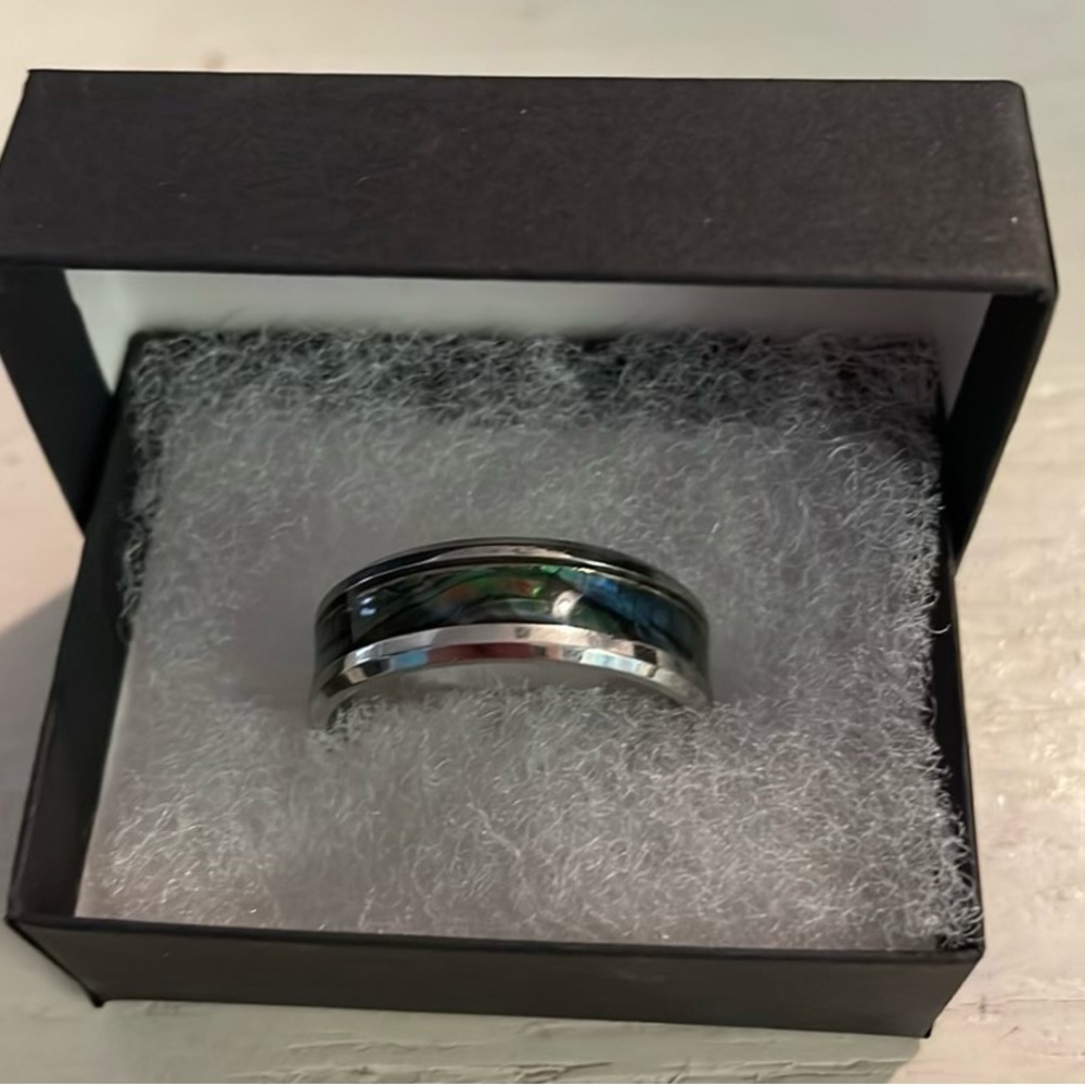 NWOT Size 9.75 jewelers.com cobalt chrome band ring w/Abalone inlay sleeve